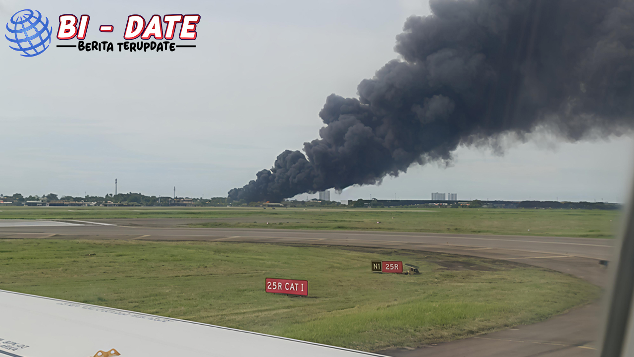 Kebakaran Pabrik Limbah Plastik Ganggu Penerbangan di Soetta!