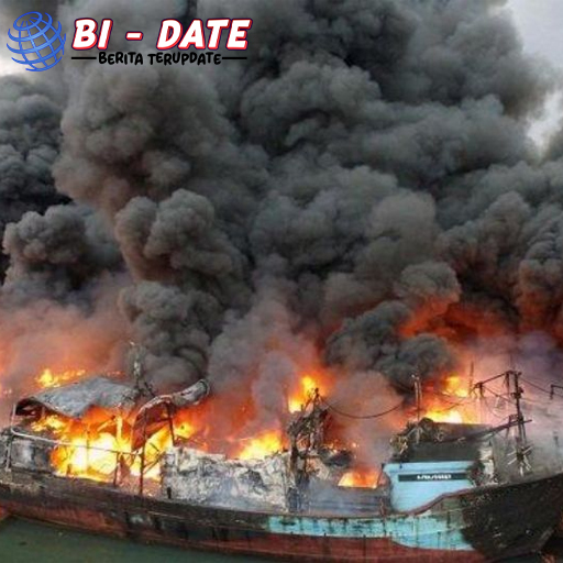 Muara Baru Panik Kapal Terbakar, Asap 3 Meter Tinggi