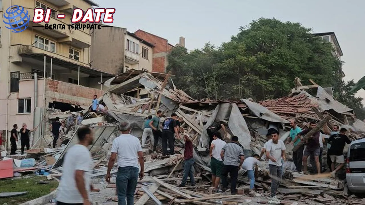 Gempa 6,1 SR di Turki, Jalanan Penuh Puing dan Trauma